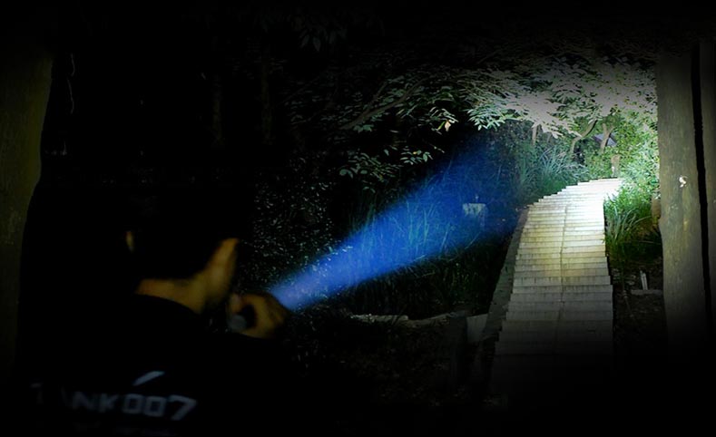 led強(qiáng)光戶(hù)外手電筒_led手電筒 led強(qiáng)光戶(hù)外手電筒_led手電筒